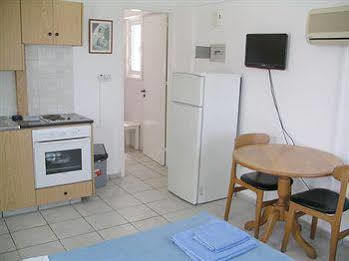 Renos Hotel Apts Polis Extérieur photo